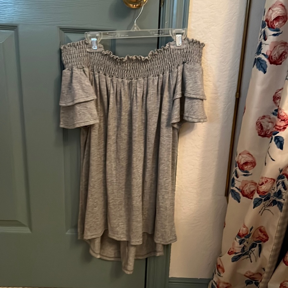 Off-Shoulder Ruffle Top - Picture 4 of 6